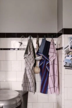 Ferm LIVING Hale Tea Towel, Brown - Navy Blue -Kitchen Utensils Sale 40 0004 kopier 2