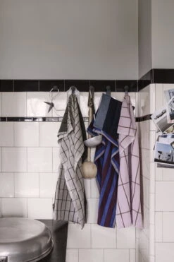 Ferm LIVING Hale Tea Towel, Green - Black 13 Ferm LIVING Hale Tea Towel, Green - Black -Kitchen Utensils Sale 40 0004 kopier