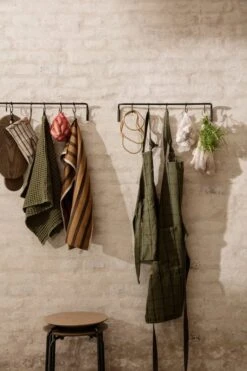 Ferm LIVING Hale Apron, Green - Black 7 Ferm LIVING Hale Apron, Green - Black -Kitchen Utensils Sale 4HALEF TM 3
