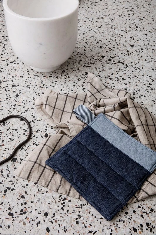 Ferm LIVING Hale Tea Towel, Sand - Black 6 Ferm LIVING Hale Tea Towel, Sand - Black - Image 4