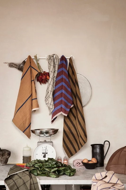 Ferm LIVING Hale Tea Towel, Sugar Kelp - Black 7 Ferm LIVING Hale Tea Towel, Sugar Kelp - Black - Image 5