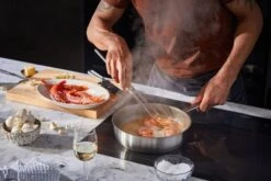 Fiskars All Steel Sauté Pan, 26 Cm 11 Fiskars All Steel Sauté Pan, 26 Cm -Kitchen Utensils Sale FI Fiskars All Steel Saute pan 26cm Action 04