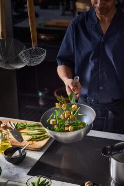 Fiskars All Steel Wok Pan, 28 Cm 11 Fiskars All Steel Wok Pan, 28 Cm -Kitchen Utensils Sale FI Fiskars All steel Wok pan 28cm Action 01