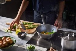 Fiskars All Steel Wok Pan, 28 Cm 13 Fiskars All Steel Wok Pan, 28 Cm -Kitchen Utensils Sale FI Fiskars All steel Wok pan 28cm Action 02