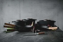 Fiskars Norden Cast Iron Casserole 6 L 13 Fiskars Norden Cast Iron Casserole 6 L -Kitchen Utensils Sale Fiskars Cooking Environmental Norden Product family shot 1