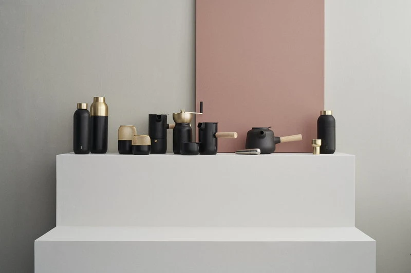 Stelton Collar Coffee Grinder, Black - Brass 6 Stelton Collar Coffee Grinder, Black - Brass - Image 4