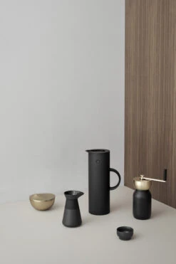 Stelton Collar Coffee Grinder, Black - Brass 12 Stelton Collar Coffee Grinder, Black - Brass -Kitchen Utensils Sale LS x 650 x 632 x 638 423 931 Peak Theo Collar EM77