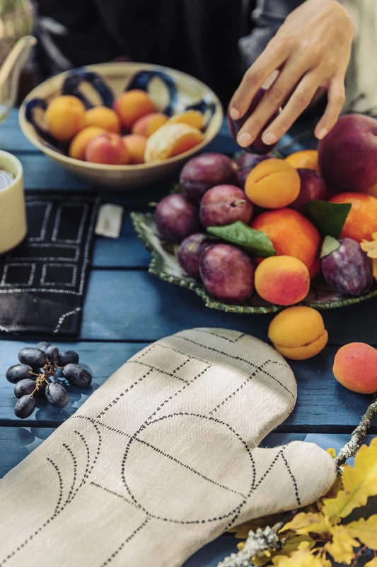 Saana Ja Olli Unien Talo Pot Holder/trivet, Black 5 Saana Ja Olli Unien Talo Pot Holder/trivet, Black - Image 3