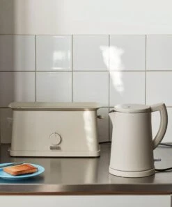 HAY Sowden Kettle, Grey 12 HAY Sowden Kettle, Grey -Kitchen Utensils Sale Sowden Toaster EU grey Sowden Kettle EU grey 1