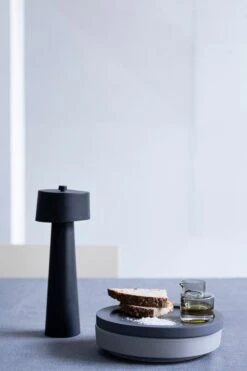 Valerie_objects Maarten Baas Pepper Mill, Matt Black 13 Valerie_objects Maarten Baas Pepper Mill, Matt Black -Kitchen Utensils Sale VO20 innercircle maartenbaas 23