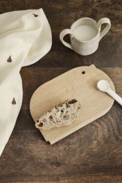 Ferm LIVING Aniboard, Bird, Oak -Kitchen Utensils Sale fermLIVING AW21 AniBoardBird MuslinSquaresSetOf3Pear image