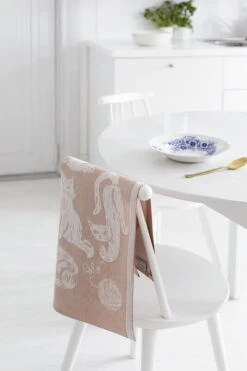 Lapuan Kankurit Kissanpäivät Hand Towel, White - Cinnamon 11 Lapuan Kankurit Kissanpäivät Hand Towel, White - Cinnamon -Kitchen Utensils Sale lapuankankurit kissanpaivat towel white cinnamon 2