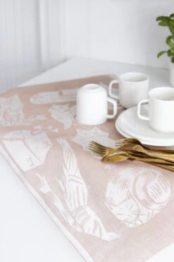 Lapuan Kankurit Kissanpäivät Hand Towel, White - Cinnamon 9 Lapuan Kankurit Kissanpäivät Hand Towel, White - Cinnamon -Kitchen Utensils Sale lapuankankurit kissanpaivat towel white cinnamon 3